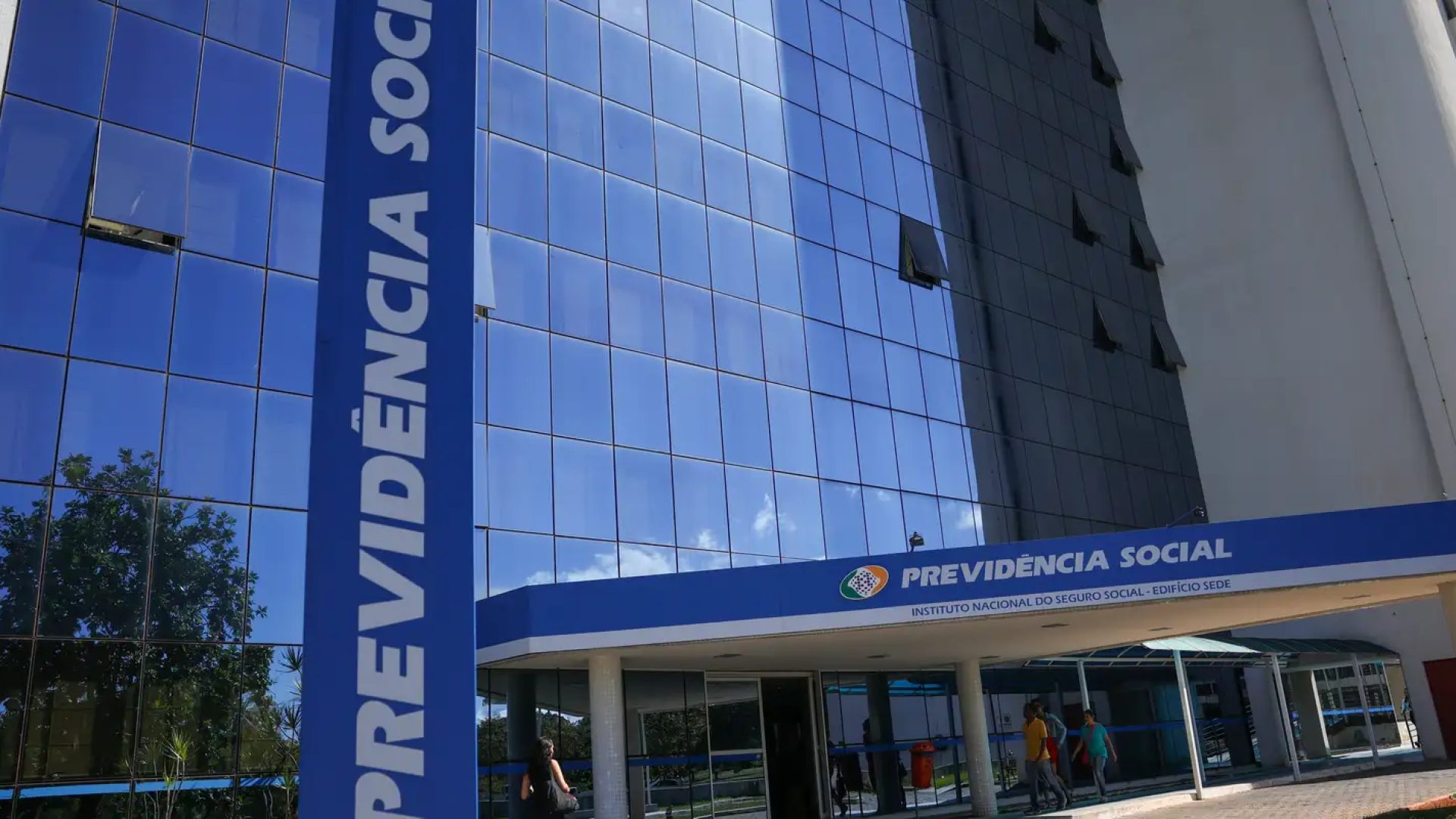 Fila do INSS cai ao menor nível em 21 meses, com 1,8 milhão de pedidos