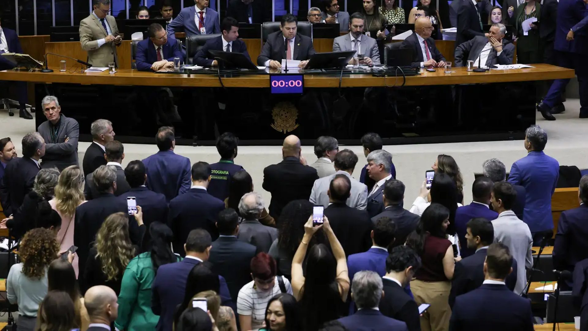 Alcolumbre marca votação da PEC pelo fim da 6x1 para quarta-feira