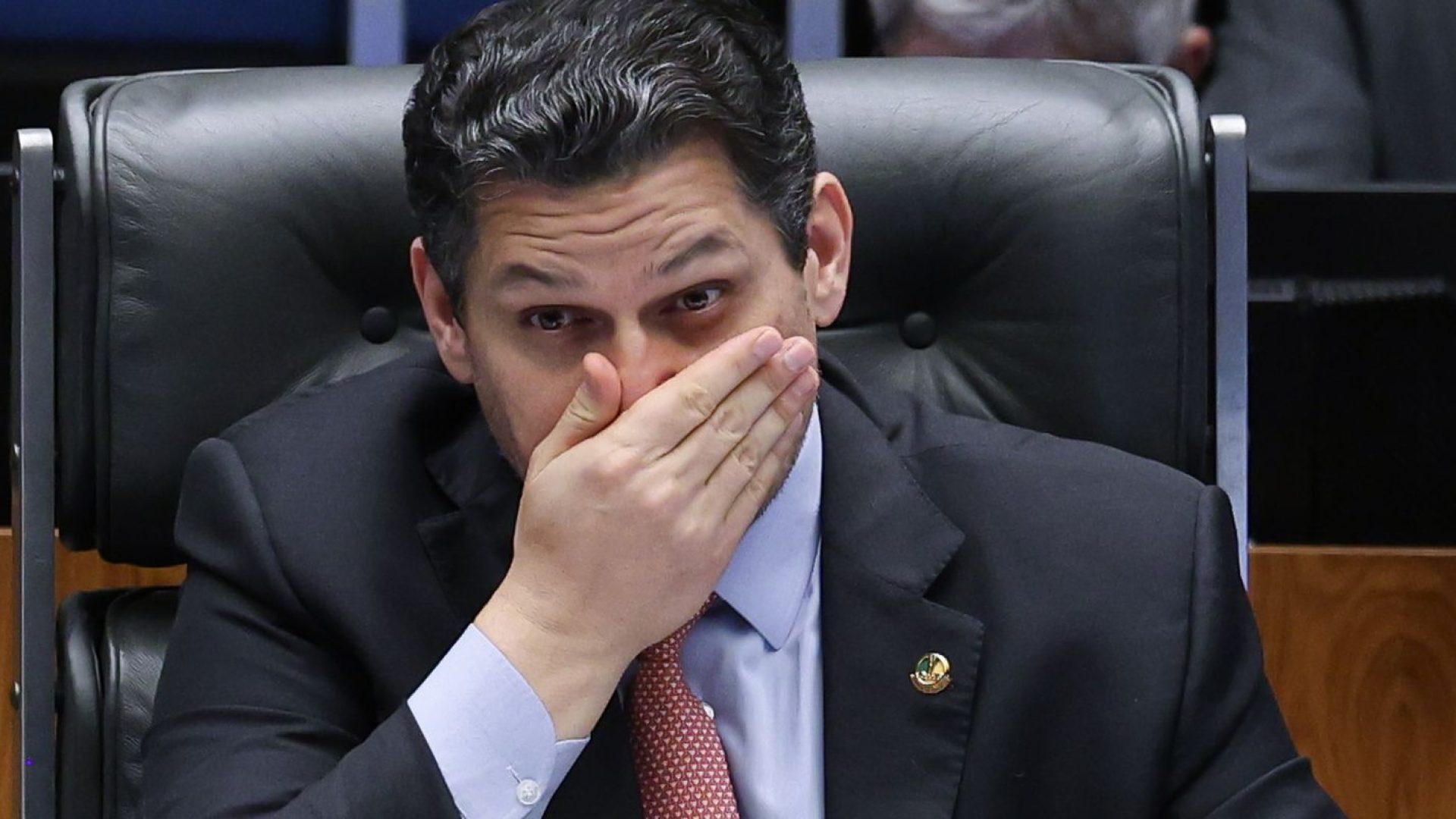 Alcolumbre mantém silêncio sobre 6x1 e oposição tenta preservar escala