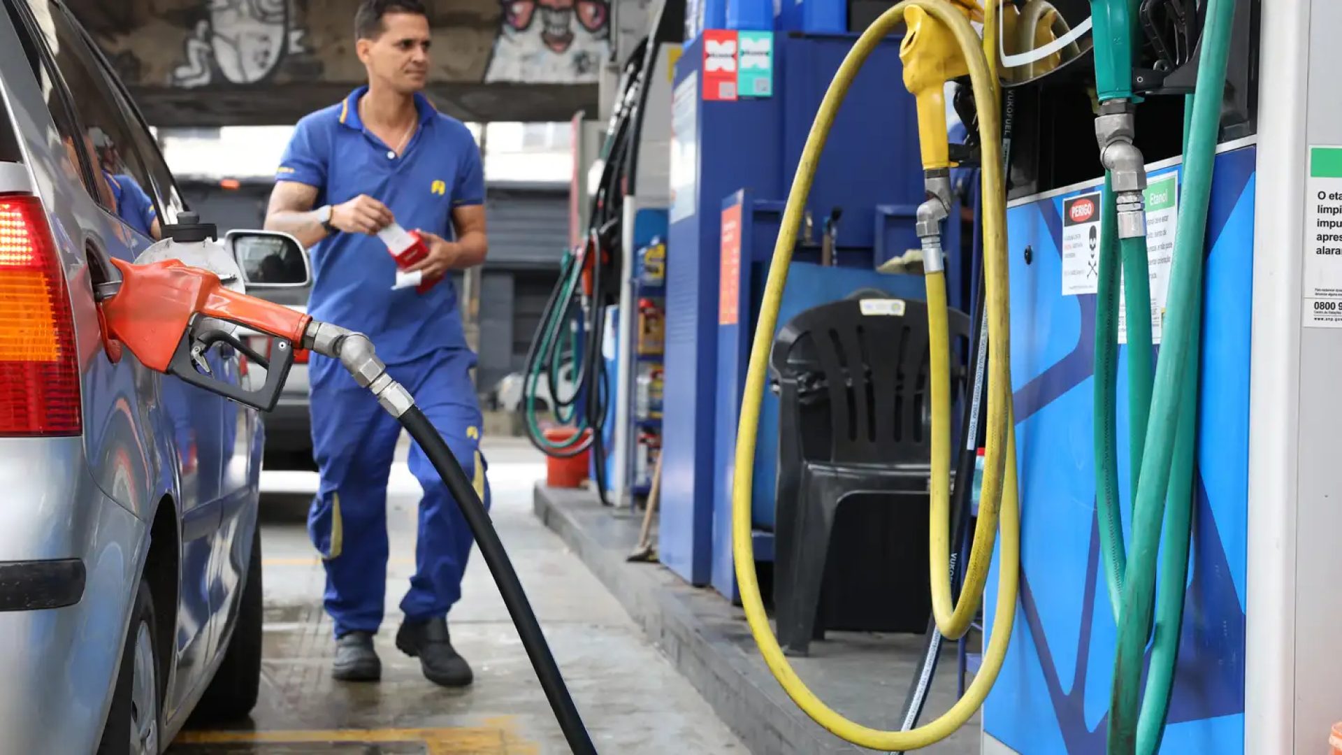Governo fixa subvenção da gasolina em R$ 0,44 por litro