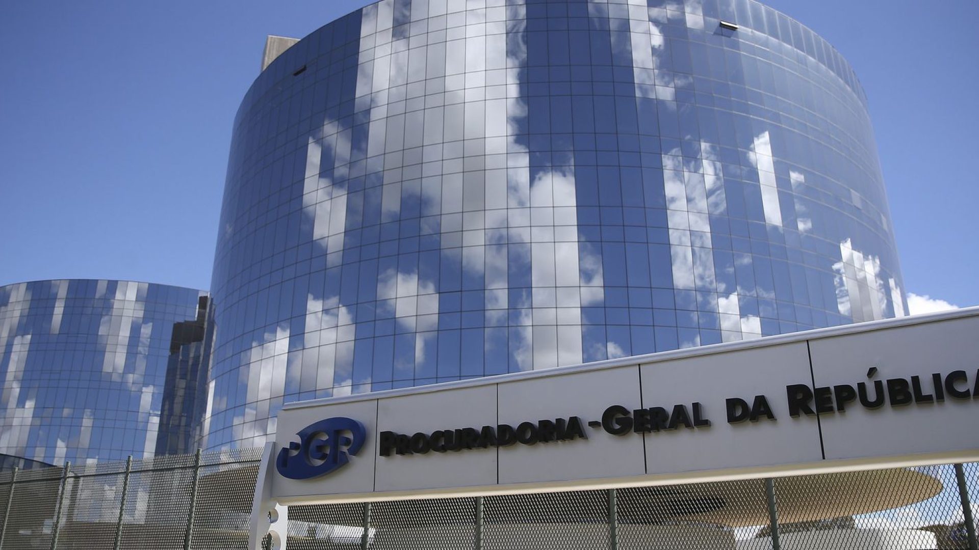Associação de procuradores pede moderação diante de crise no STF