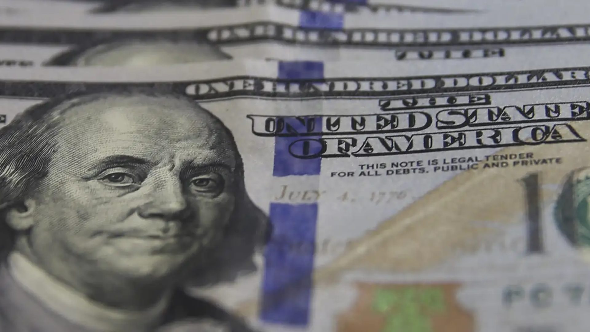 Dólar cai para R$ 5,07, no menor nível em um mês