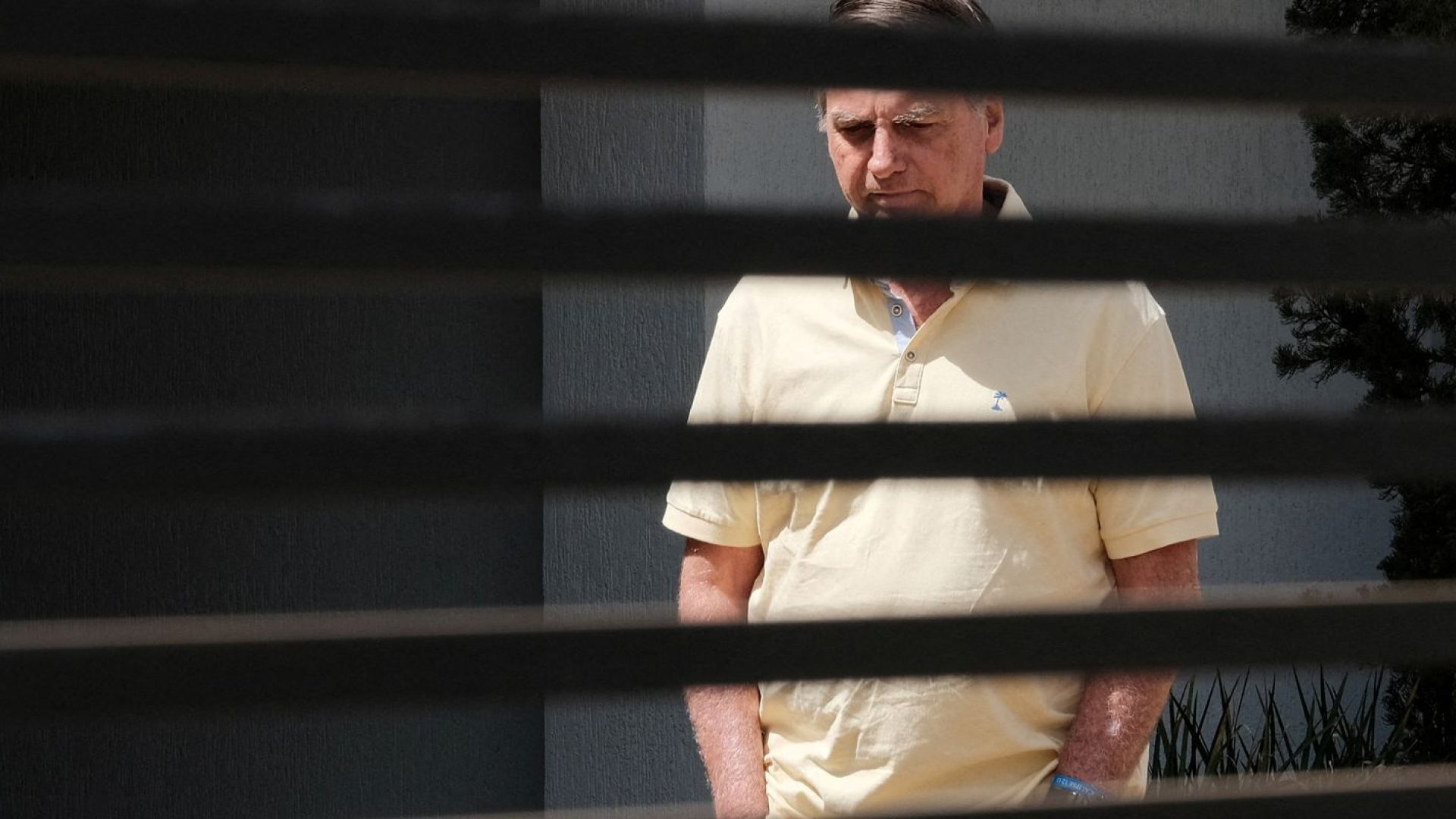 Bolsonaro presta depoimento à polícia sobre apreensão de arma