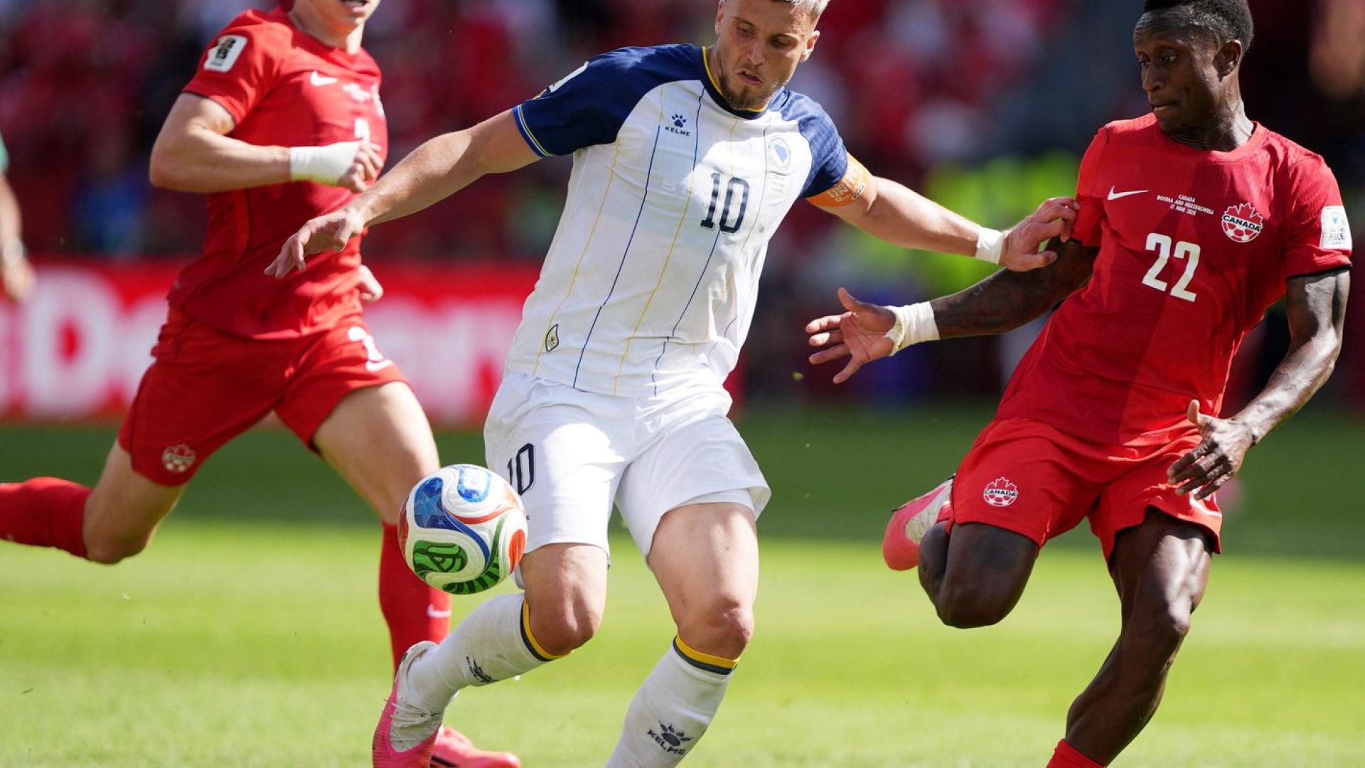 2026-06-12t205905z_1084658519_up1em6c1mafwl_rtrmadp_3_soccer-worldcup-can-bih.jpg