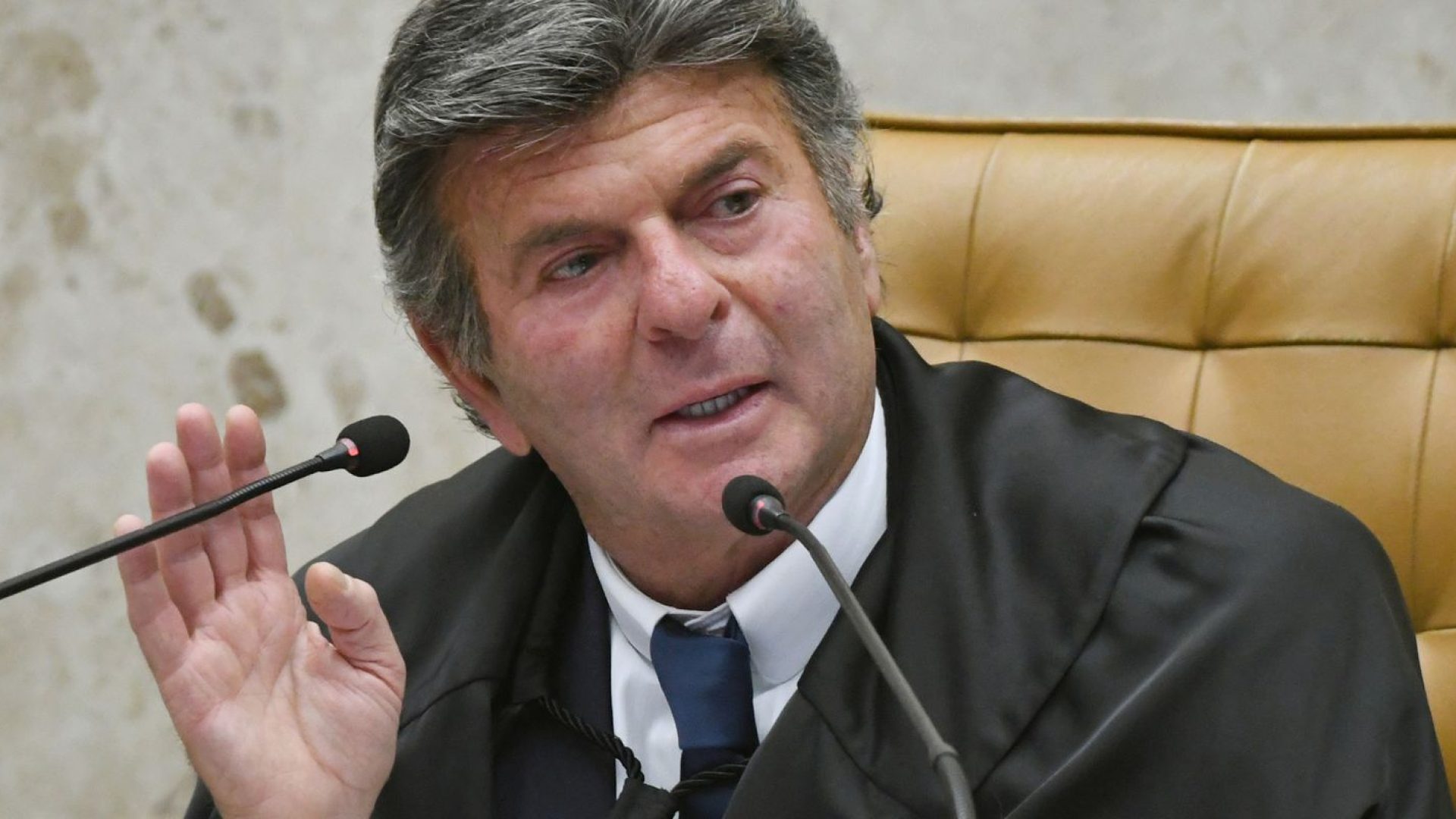 Fux dá 15 dias para União e BC responderem sobre empréstimo ao BRB