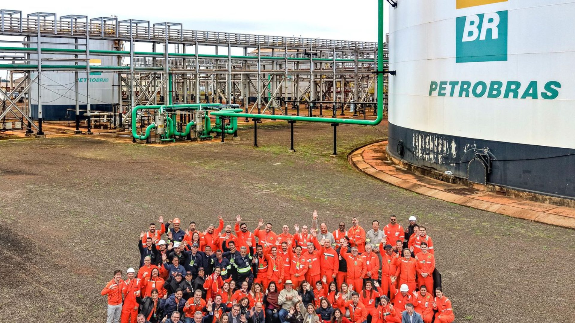 Lula assina contratos para retomar obra em fábrica de fertilizantes