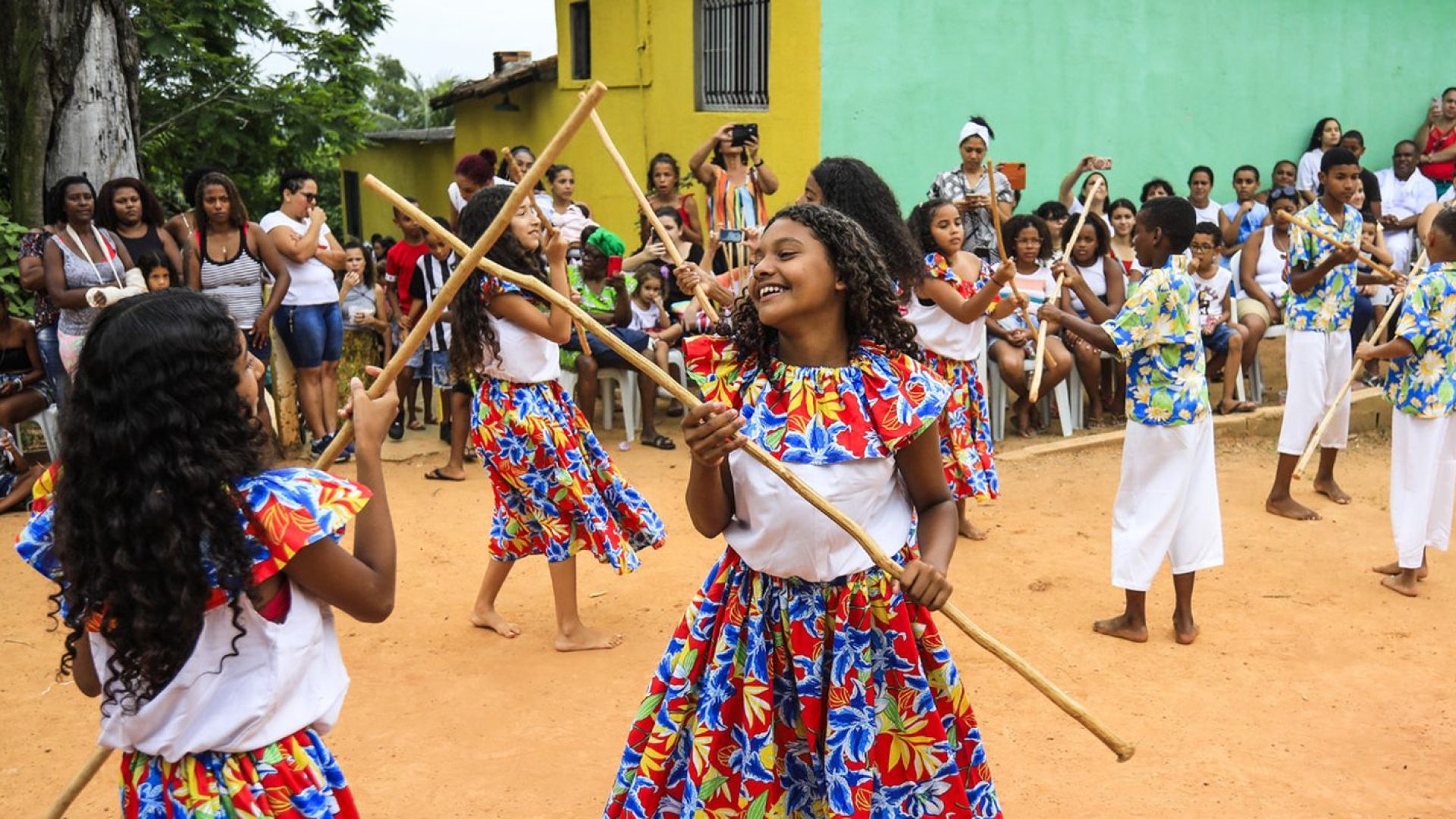 5_-_grupo_de_danca_mineiro_pau_valdemar_madalena_-_foto_ratao_diniz.jpg
