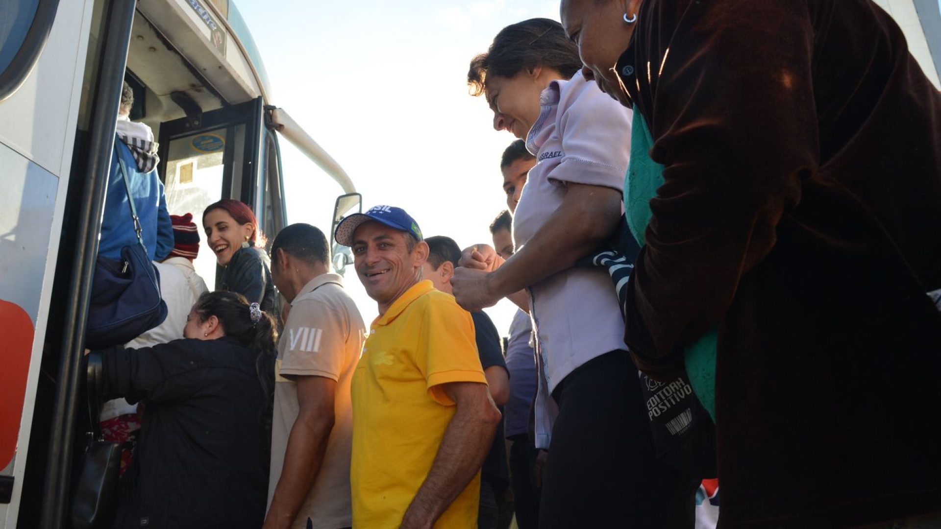 Rodoviários do Rio decidem suspender greve e ônibus voltam a circular