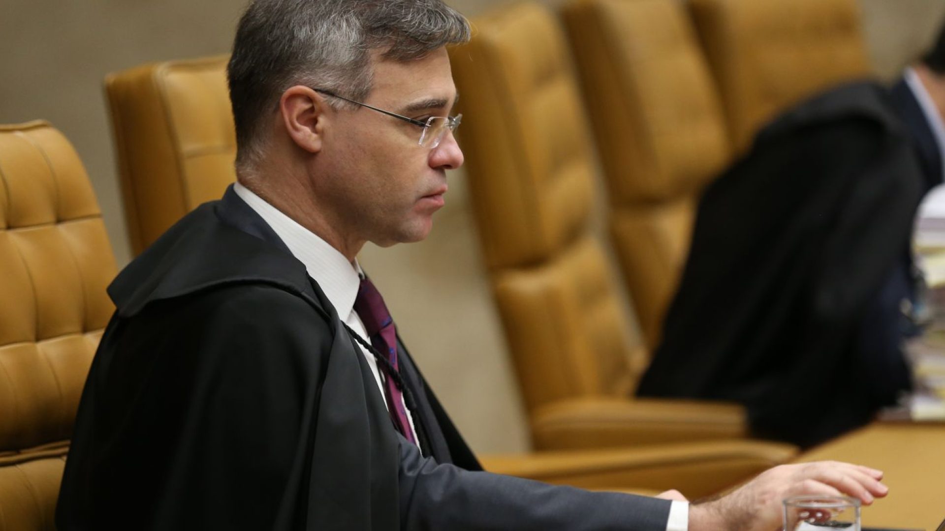 Mendonça levanta sigilo de quase 40 processos no STF