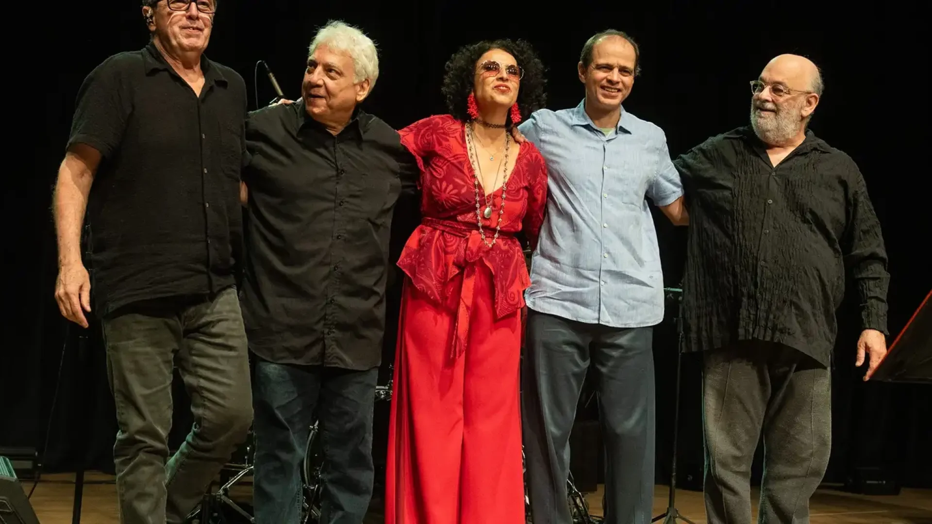 cena-musical-marcelo-costa-lula-galvao-paula-morelenbaum-moreno-veloso-e-jaques-morelenbaum-credito.webp
