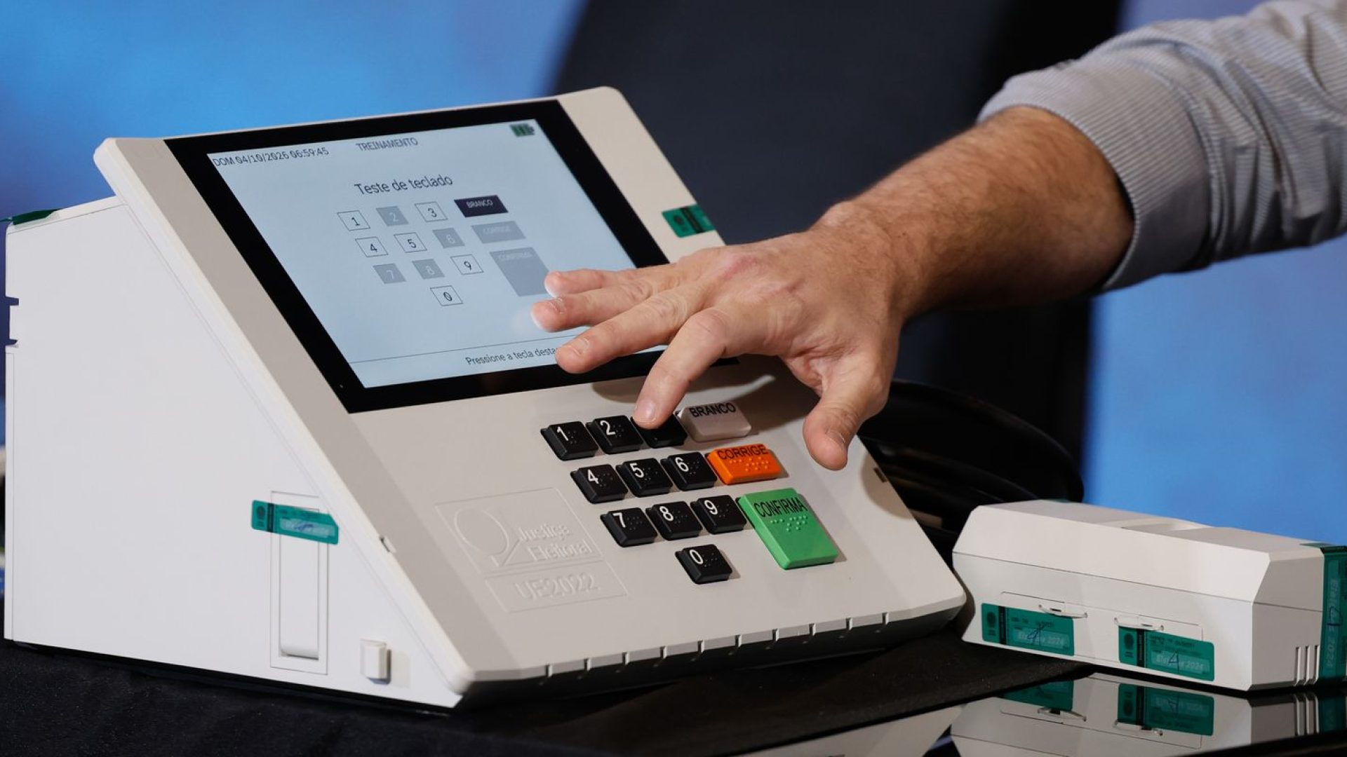 Totalização dos votos é aberta, auditável e segura, diz TSE