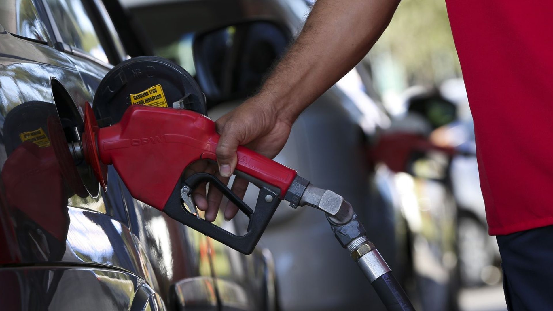 Governo adia reunião que pode aumentar etanol na gasolina para 32%