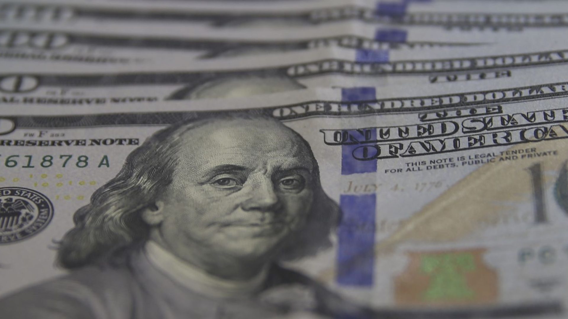 Dólar cai para R$ 5,03 com alívio geopolítico e foco nos EUA