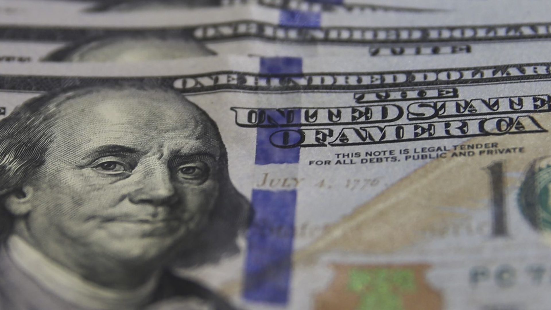 Dólar supera R$ 5,20, e bolsa cai com expectativa por juros nos EUA