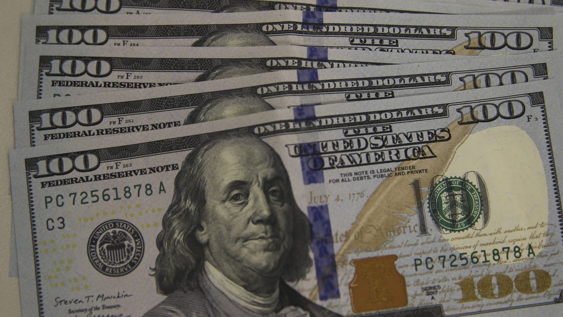 Dólar cai a R$ 5,13, e bolsa recua em dia de ajuste no mercado