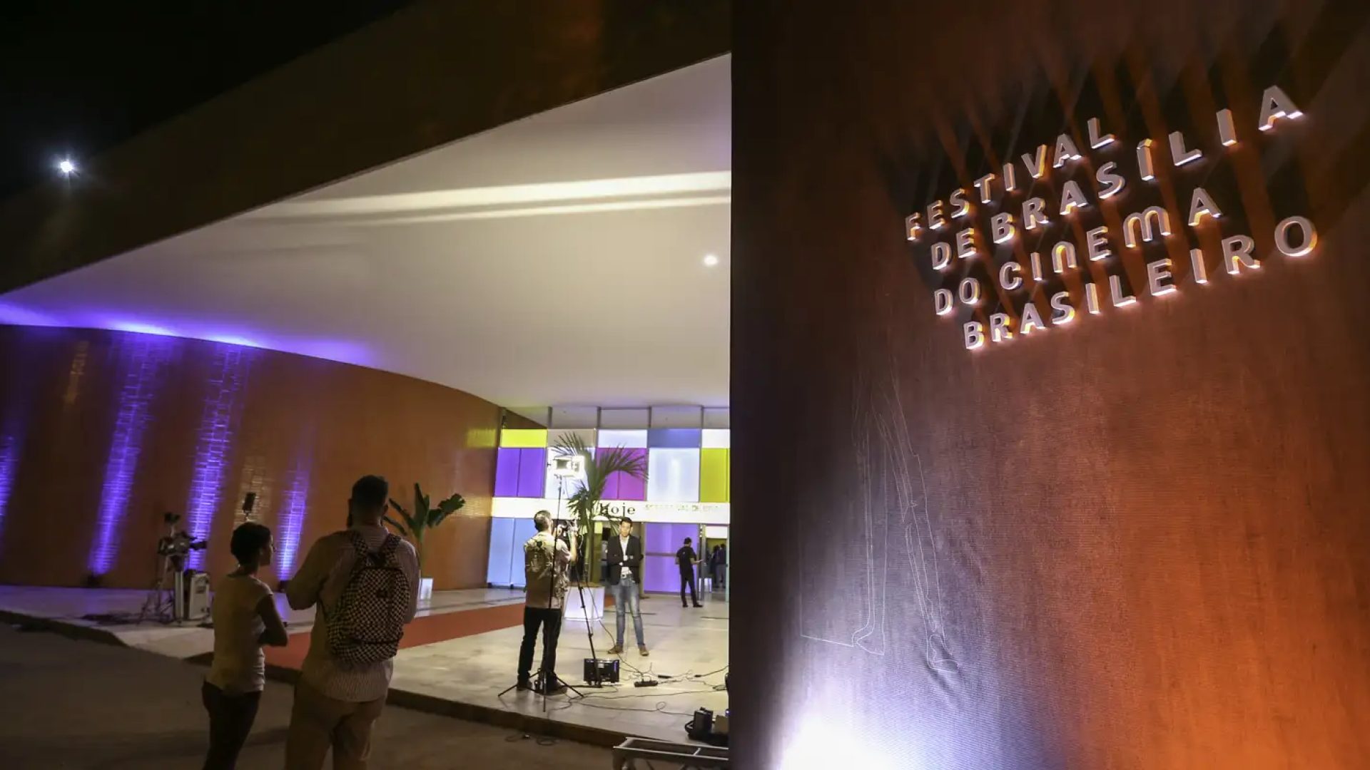 Festival de cinema de Brasília vive impasse; classe artística repudia