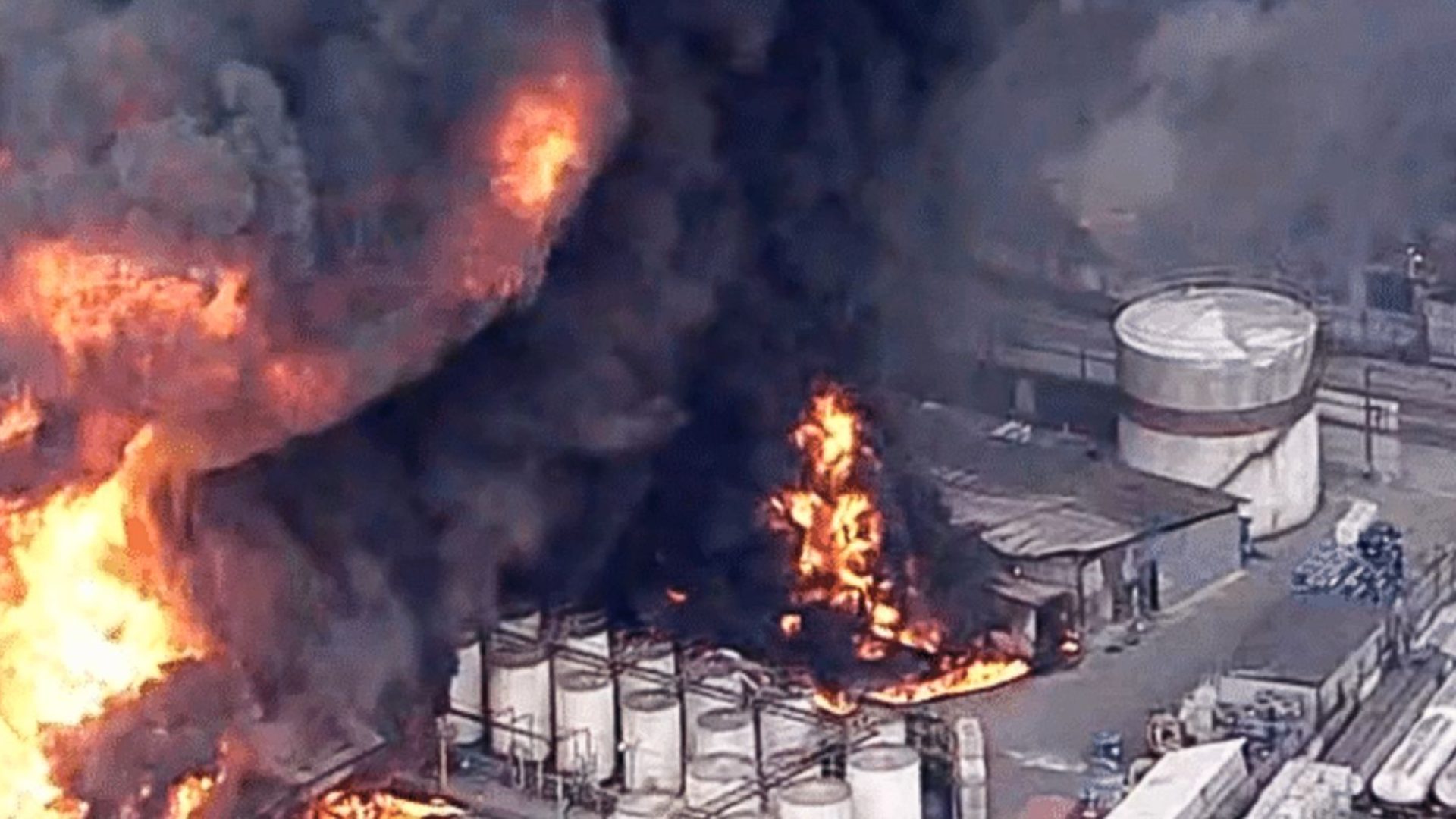 incendio-atinge-industria-quimica-em-itaquaquecetuba-na-grande-sp-1785873408777_v2_4x3.jpg