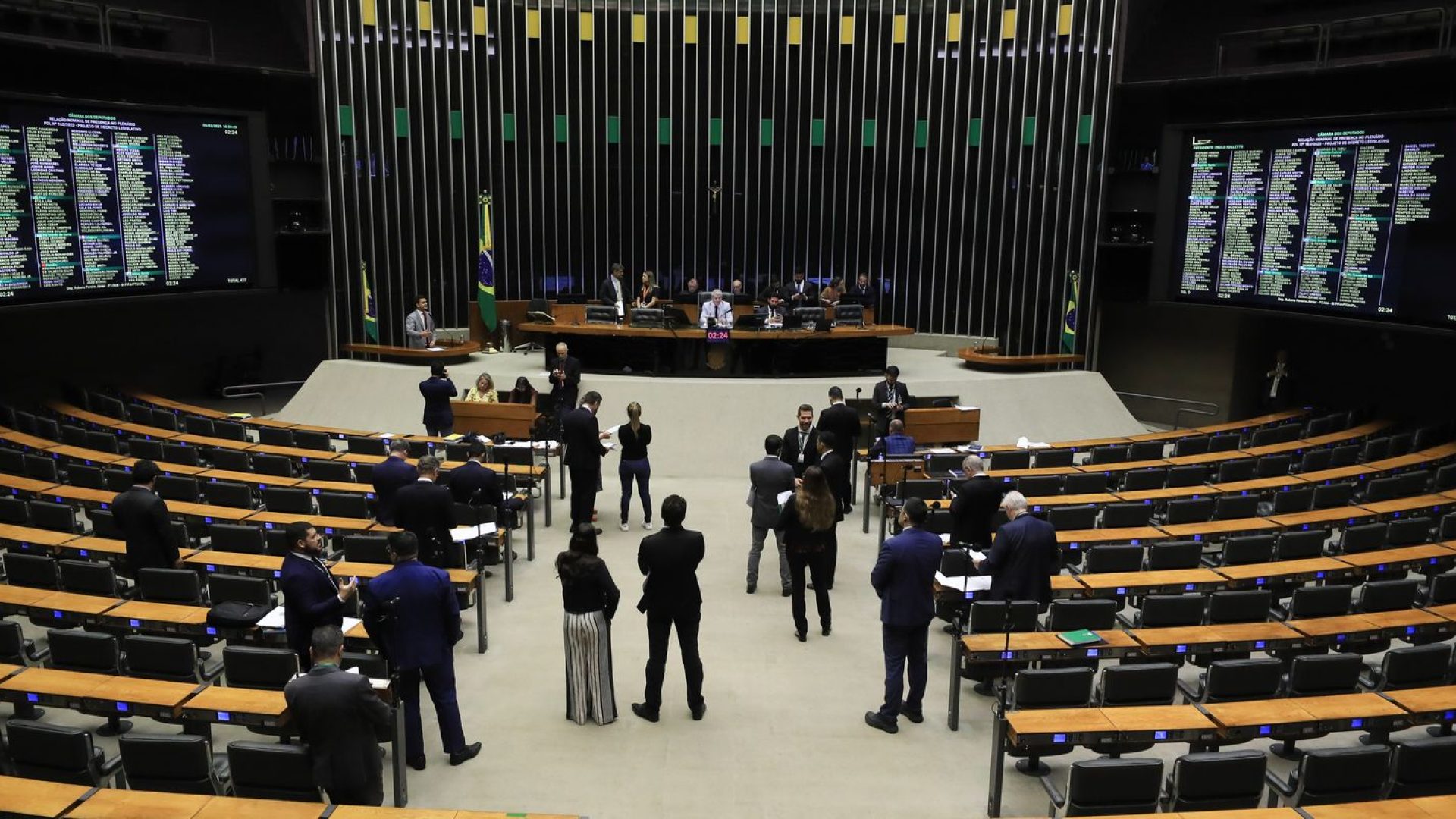 Minirreforma eleitoral reduz controle de gastas partidários; entenda