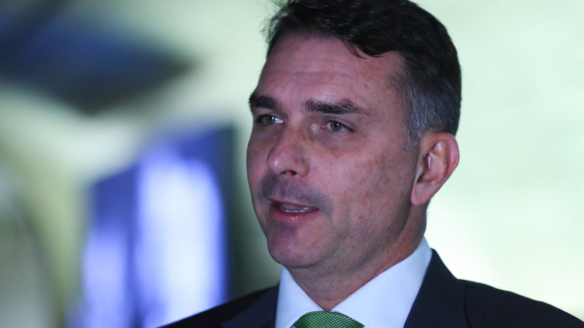 Mendonça incluiu Flávio Bolsonaro como investigado no caso Dark Horse