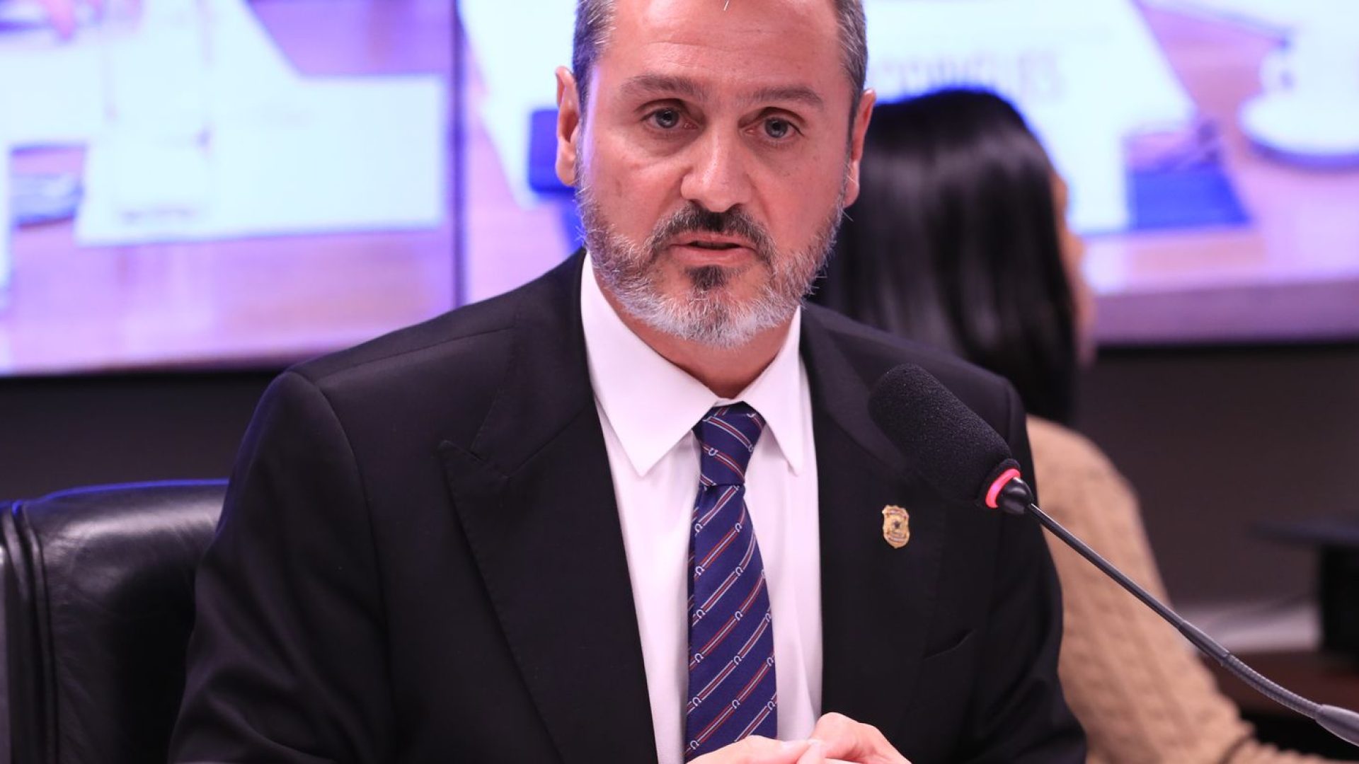 Dino determina reintegração de Andrei Rodrigues no comando da PF