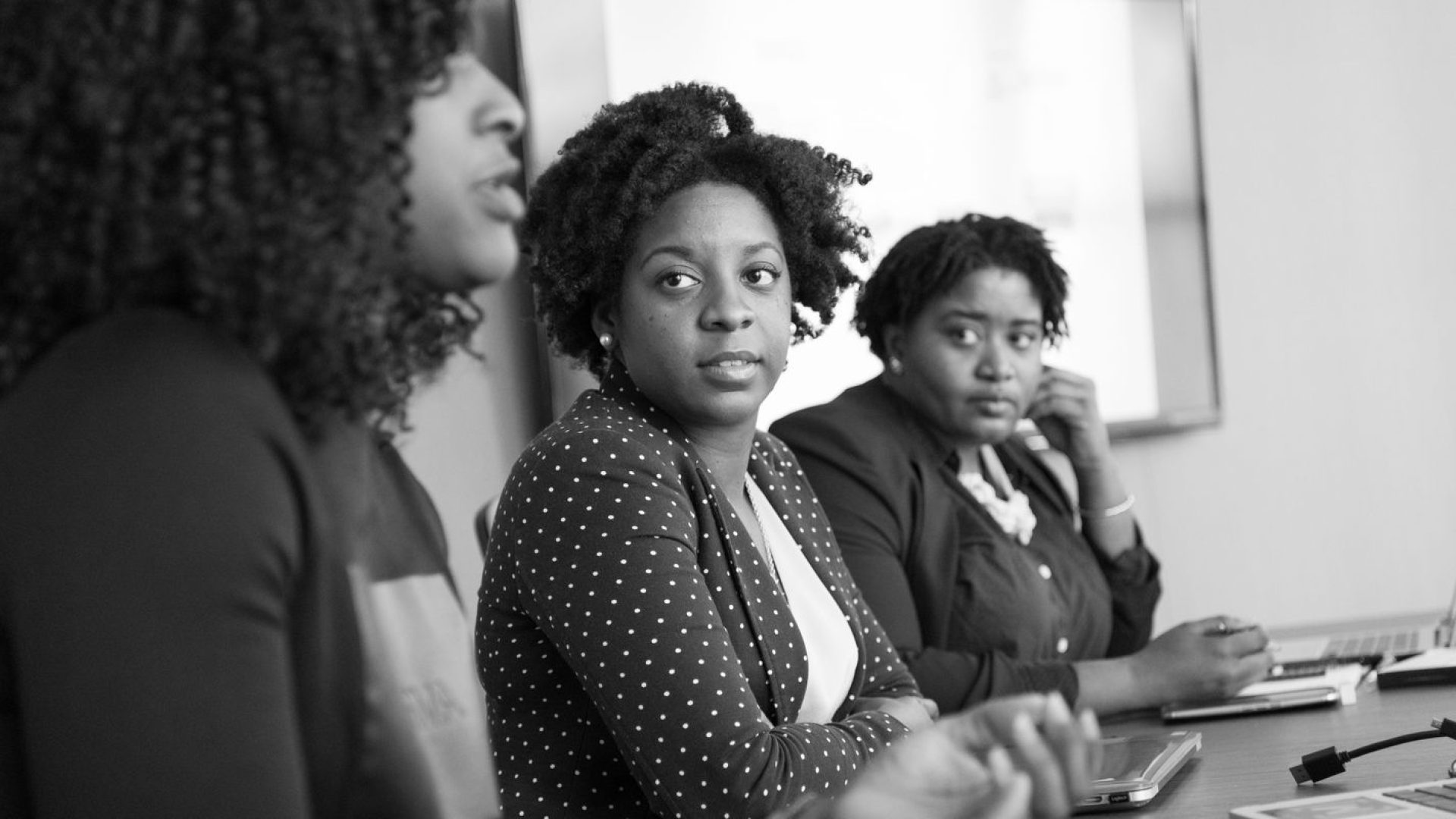 Desemprego entre mulheres negras jovens chega a 24,7%, aponta estudo