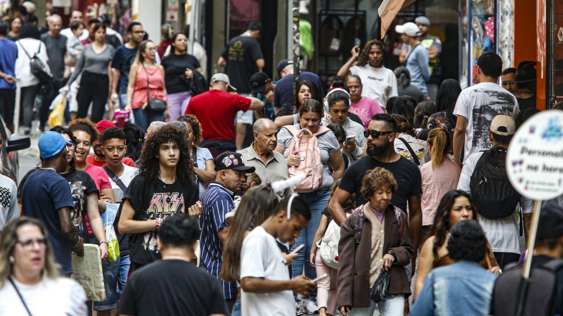 Salários diminuem pobreza em 22 regiões metropolitanas
