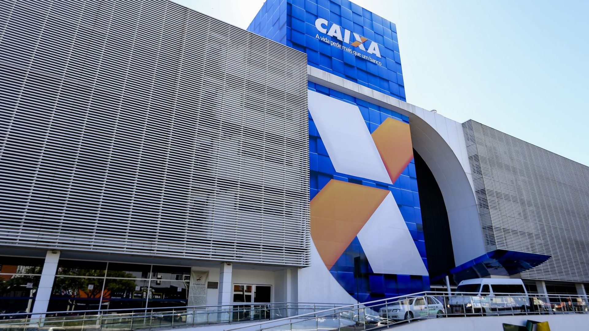 predio_da_caixa_economica_federal_170120182641.jpg