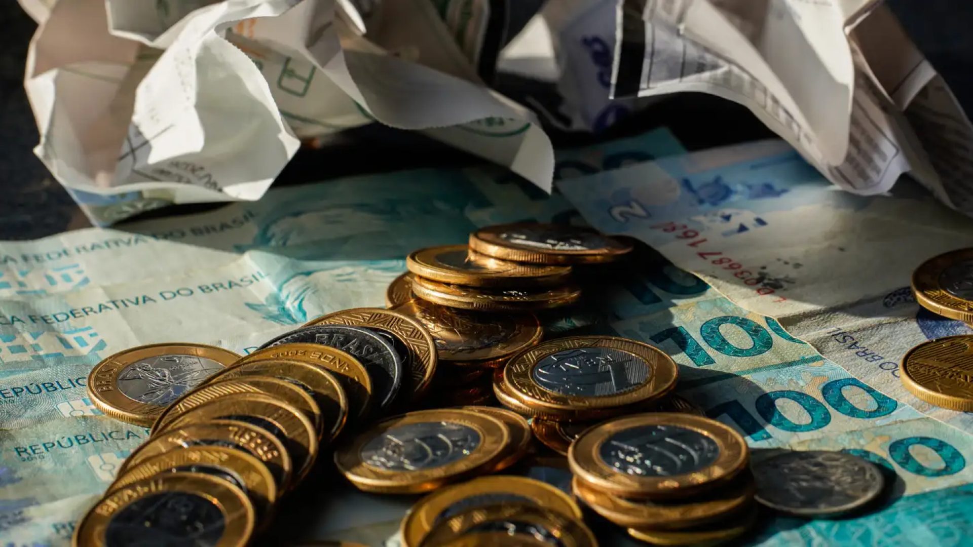 Economia cresce 0,7% em maio, puxada por consumo das famílias, diz FGV