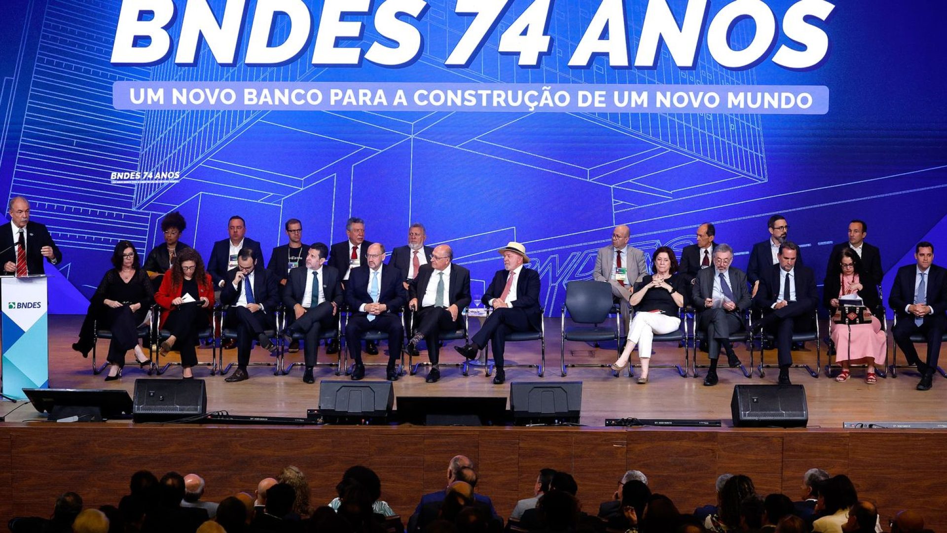 Confiança dos técnicos impulsiona bons resultados do BNDES, diz Lula