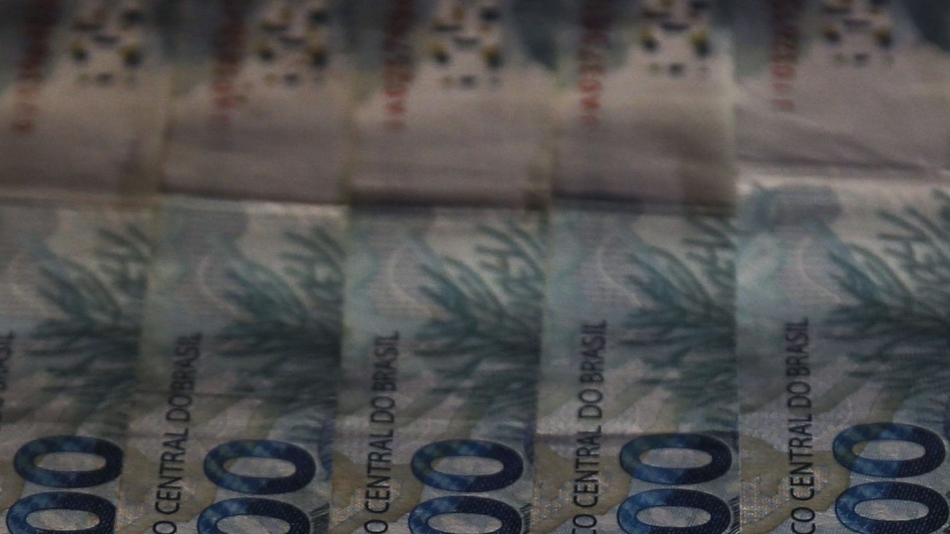 Redução de impostos e equilíbrio fiscal são prioridades, aponta CNI