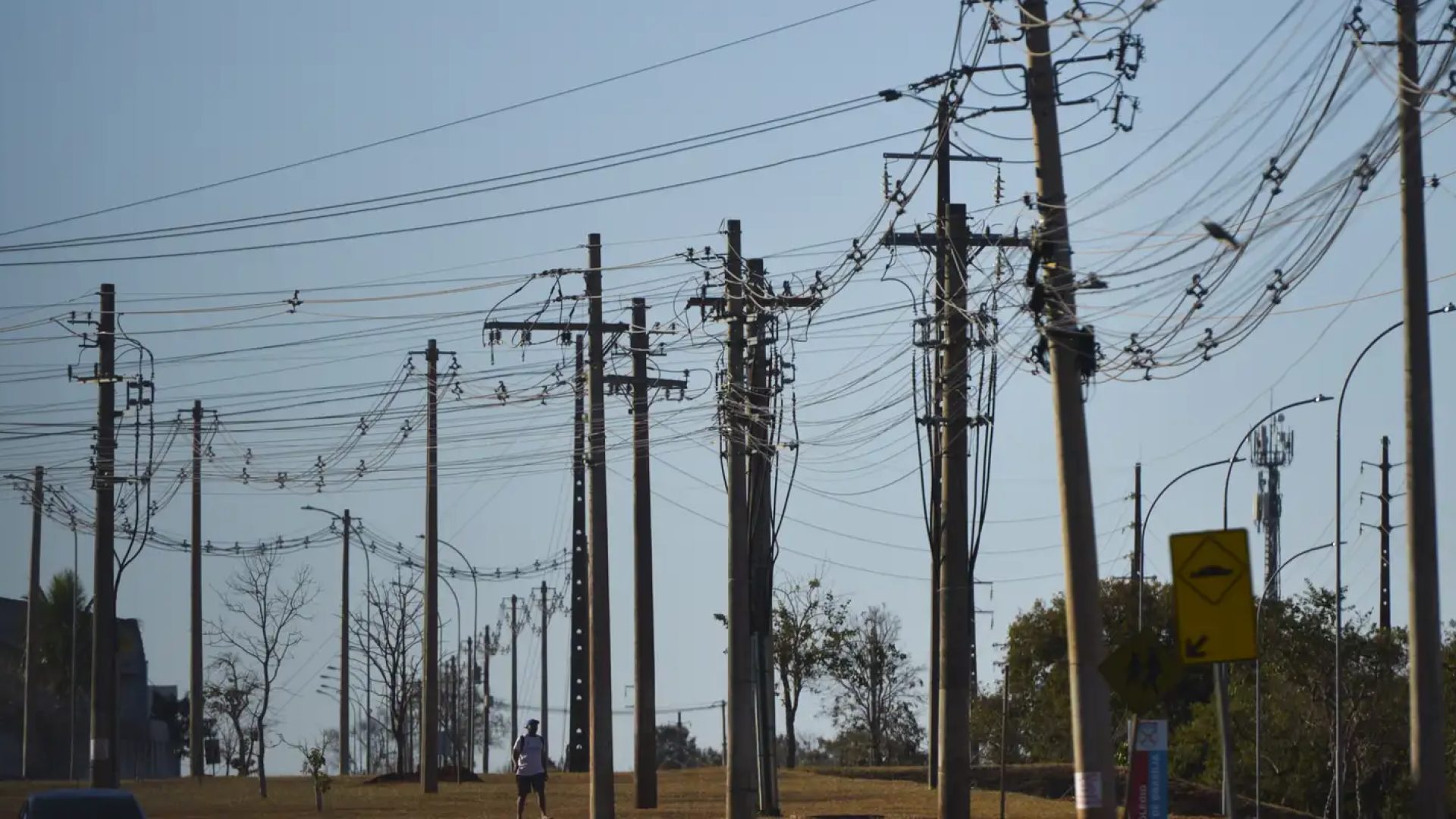 Número de acidentes com a rede elétrica cresceu no Brasil em 2025